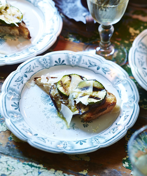 Bruschetta med grillet aubergine og courgette Marie Melchior